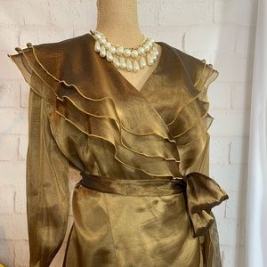 ⬇️  RUFFLED BLOUSE